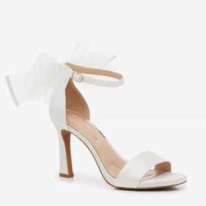 Elegant White Heels with Bow